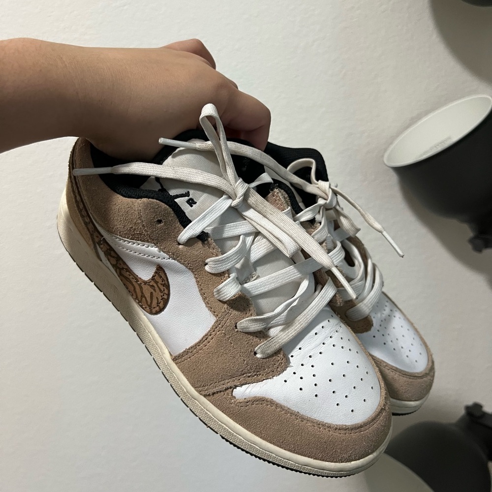 NIKE JORDAN 1 Low SE Brown Elephant Sneakers - Picture 4 of 16
